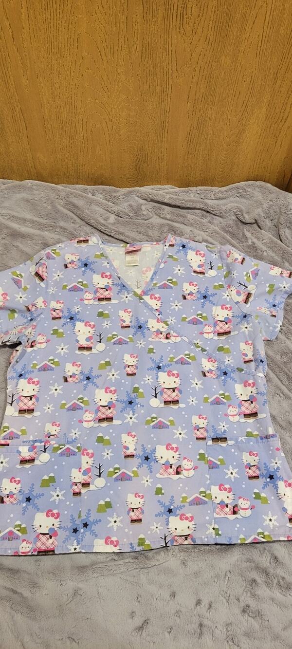 Hello Kitty Sanrio Scrub Top Womens L Winter Snowman Snowflake Nurse Medical